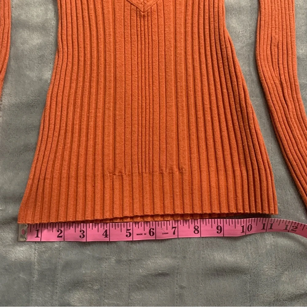 🎀Burnt Orange Ribbed V neck Sweater - Picture 9 of 9